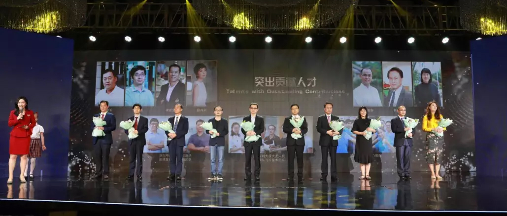 用一朵棉花改变世界，hjc888黄金城董事长李建全获龙华“突出贡献人才”奖